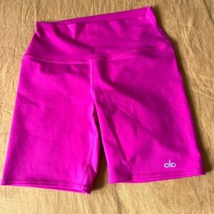 Alo Yoga shorts Pink Size S
